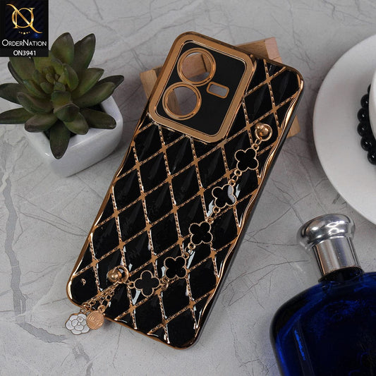 Vivo Y22 Cover - Black -  Soft TPU Shiny Electroplated Golden Lines Camera Protection Case With Flower Chain Holder