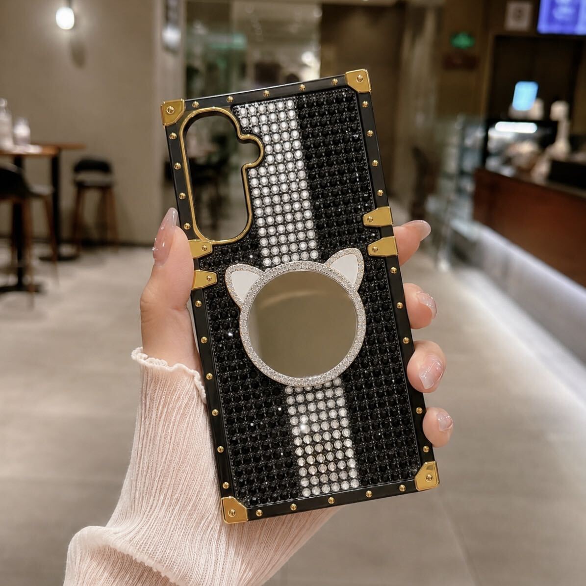 Samsung Galaxy A18 Cover -  Black - New Glamorous Bling Phone Cover with Crystal Animal Design Ring Holder