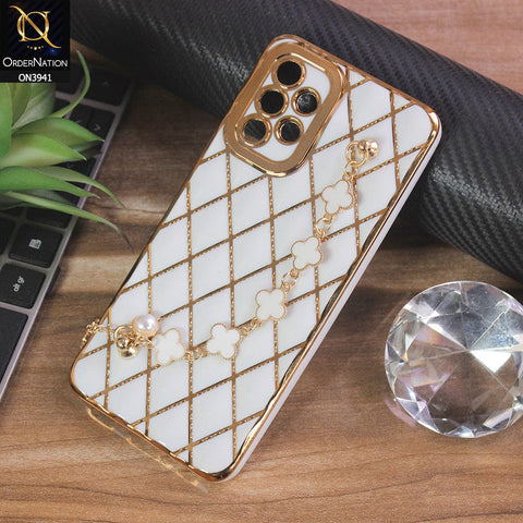 Samsung Galaxy A32 Cover - White - Soft TPU Shiny Electroplated Golden Lines Camera Protection Case With Flower Chain Holder