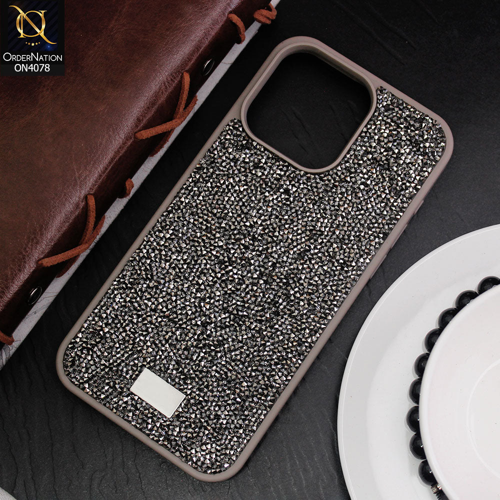 iPhone 15 Pro Max Cover - Gray - Beautiful crystallized soft case with brillant display of sparkles. This case is coverd with glittering crystals gleaming