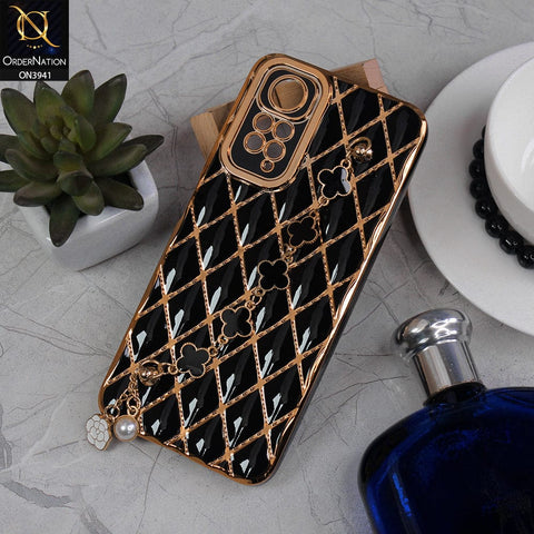 Xiaomi Redmi Note 11S Cover - Black -  Soft TPU Shiny Electroplated Golden Lines Camera Protection Case With Flower Chain Holder