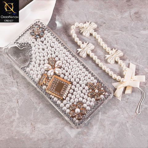 Samsung Galaxy A06 Cover - White -  Luxury Women Design Diamond And Heart Pearl Case