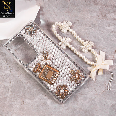 Samsung Galaxy S25 Ultra Cover - White -  Luxury Women Design Diamond And Heart Pearl Case