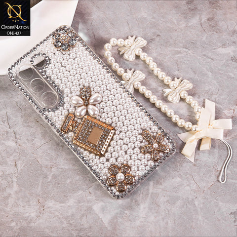 Vivo Y200e Cover - White -  Luxury Women Design Diamond And Heart Pearl Case