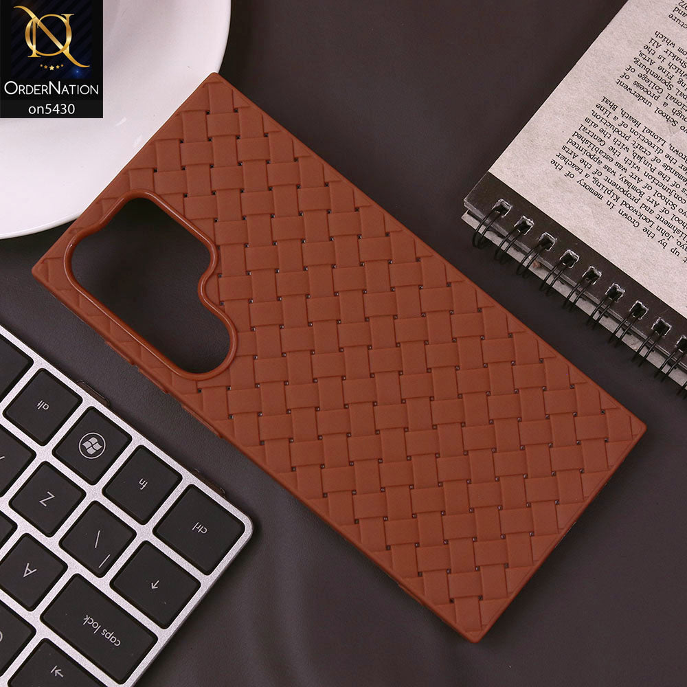 Samsung Galaxy S22 Ultra 5G Cover - Brown - New Woven Design Leather Feel Soft TPU Case