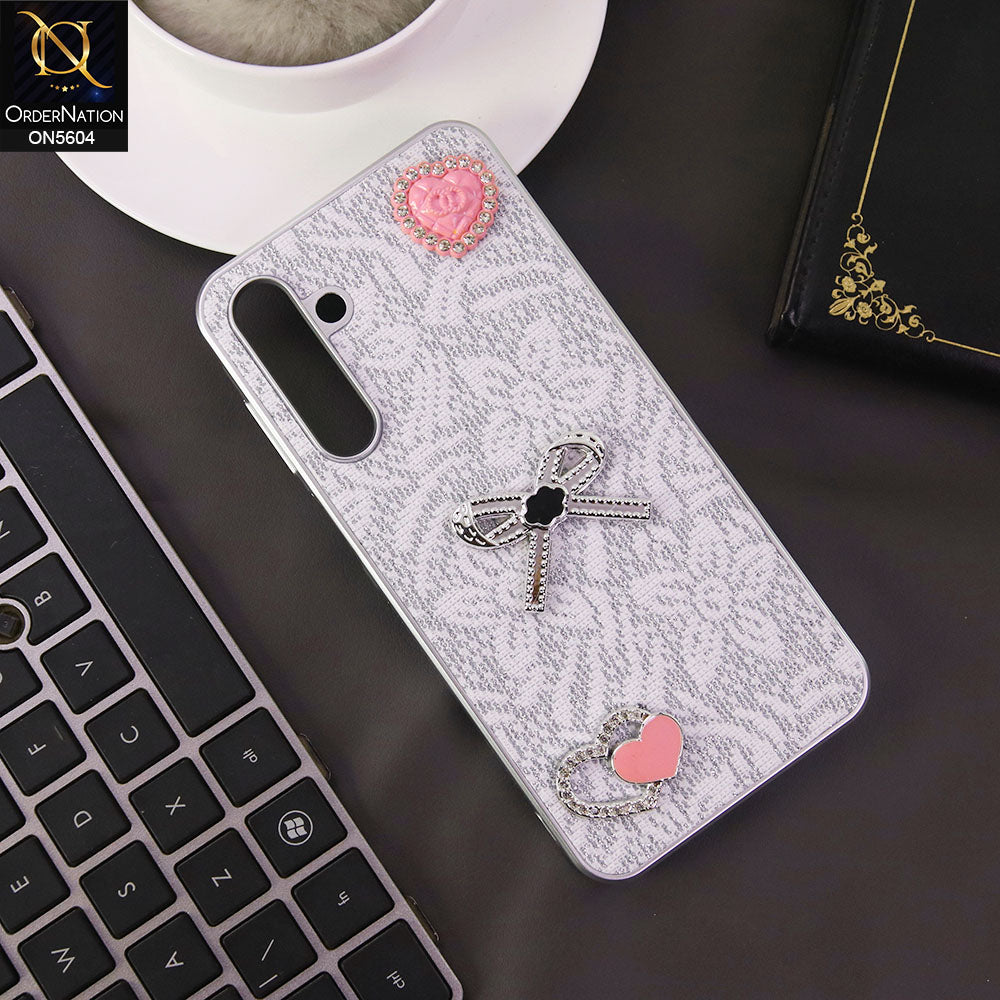 Samsung Galaxy A16 5G Cover - White -  Elegant Fancy 3D Rhinestomes Thin Protective Soft Borders Case