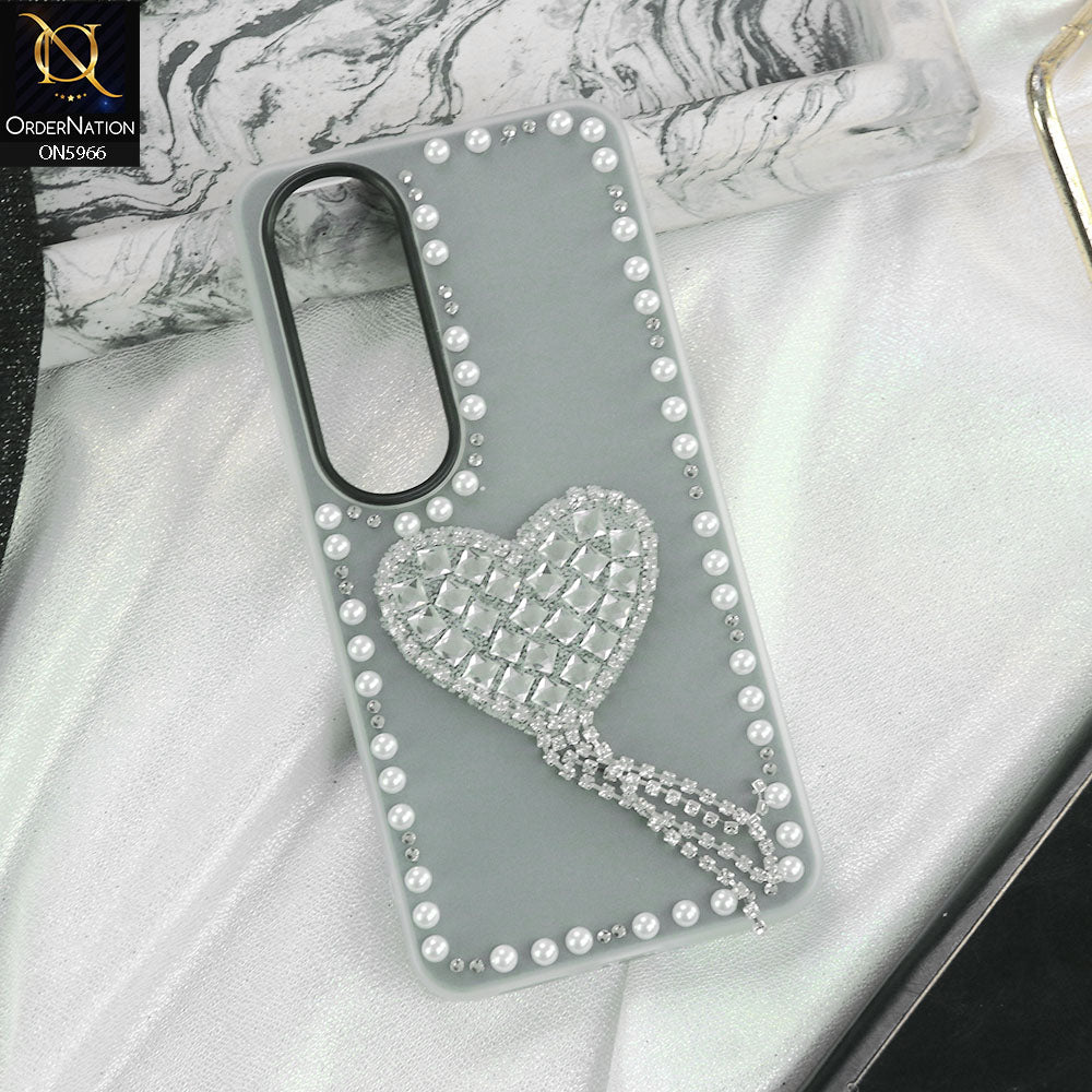 Samsung Galaxy S21 Ultra 5G Cover - Black -  Stuninng Pearls And Heart Shaped RhineStones Hard Case With Double Protective Layers