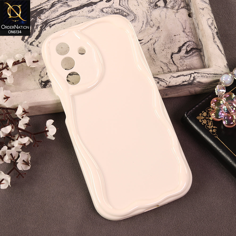 Samsung Galaxy A17 Cover - White - Premium Glossy Wavy Edge Protective Phone Case