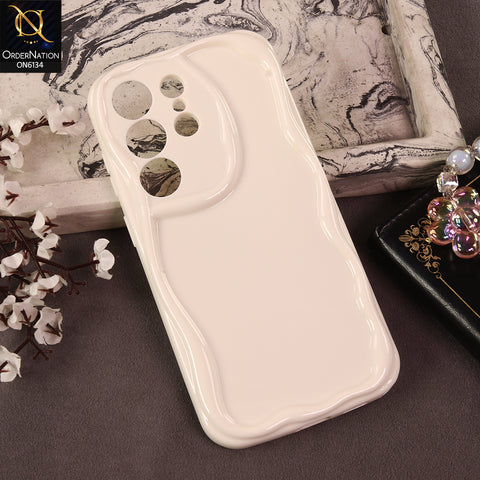 Samsung Galaxy S26 Ultra Cover - White - Premium Glossy Wavy Edge Protective Phone Case