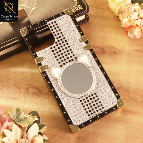 iPhone 15 Cover -  White - New Glamorous Bling Phone Cover with Crystal Animal Design Ring Holder