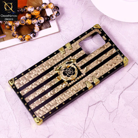 Vivo Y21 Cover - Design 2 - 3D illusion Gold Flowers Soft Trunk Case With Ring Holder
