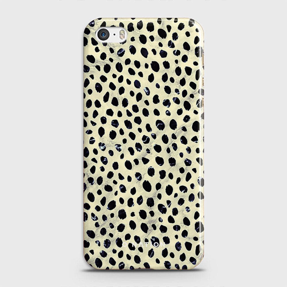 iPhone 5s Cover - Bold Dots Series - Matte Finish - Snap On Hard Case with LifeTime Colors Guarantee