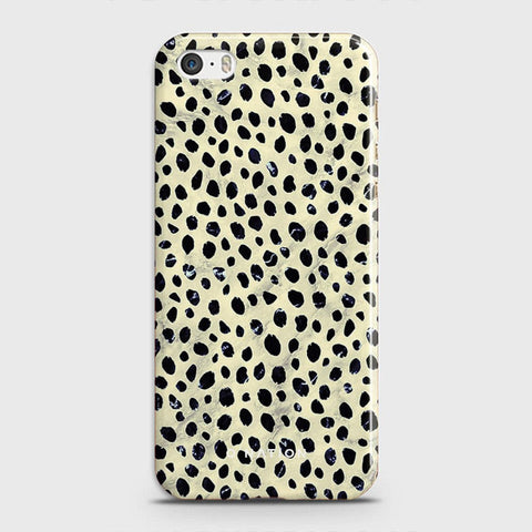 iPhone 5s Cover - Bold Dots Series - Matte Finish - Snap On Hard Case with LifeTime Colors Guarantee