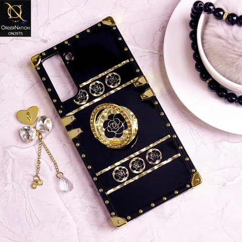 Samsung Galaxy S21 Plus 5G Cover - Design 1 - 3D illusion Gold Flowers Soft Trunk Case With Ring Holder