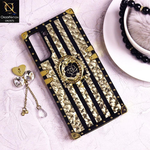 Samsung Galaxy S21 Plus 5G Cover - Design 2 - 3D illusion Gold Flowers Soft Trunk Case With Ring Holder