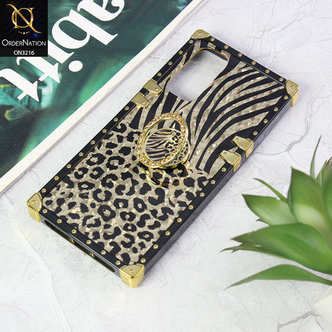 Xiaomi Redmi Note 11 Cover - Design1 - Trendy Stripes Pattern Golden Square Case With Matching Bling Ring Holder