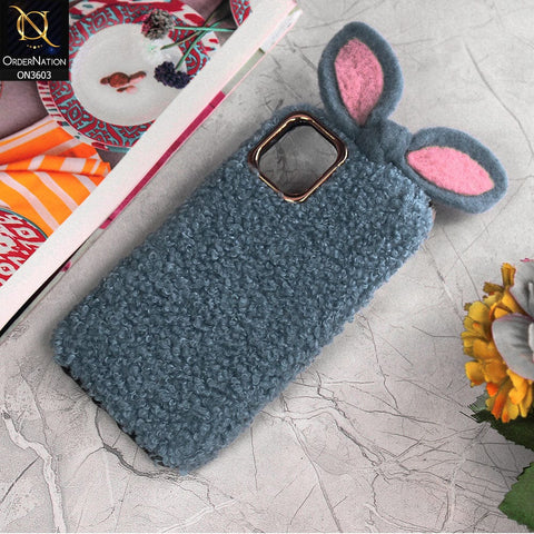 iPhone 11 Cover - Blue - Trendy Cute Fluffy Soft Case