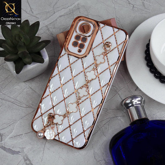 Xiaomi Redmi Note 11 Cover - White -  Soft TPU Shiny Electroplated Golden Lines Camera Protection Case With Flower Chain Holder